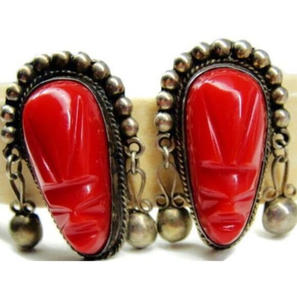 Red Carved Tribal Aztec Face Vintage Sterling Silver Screw Back Earrings Patina - Picture 1 of 9